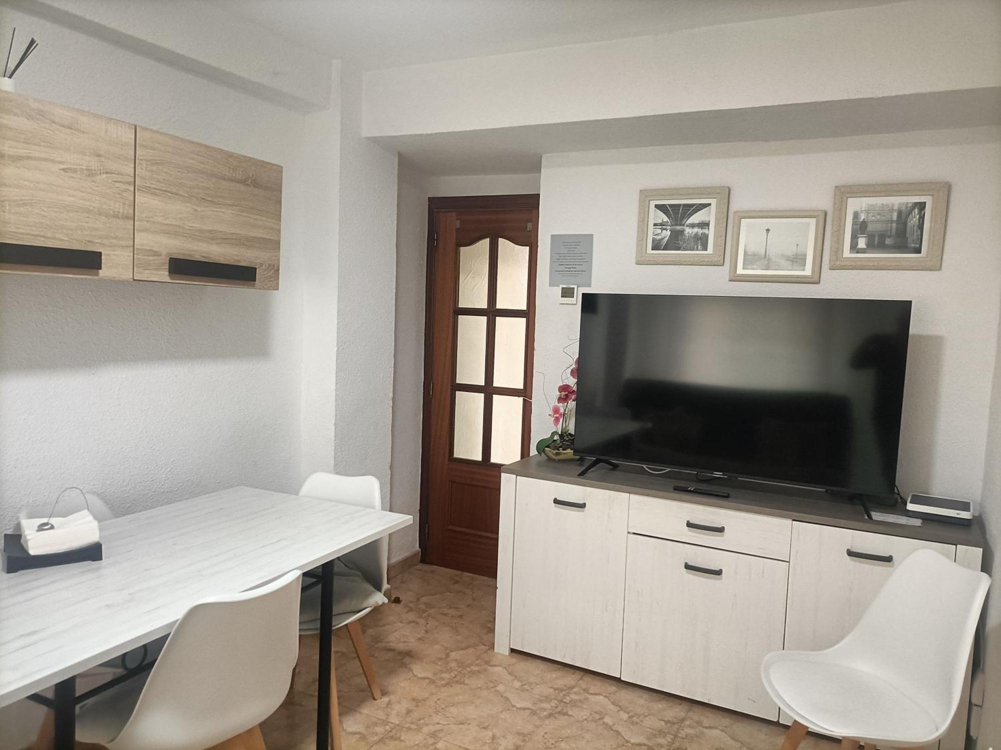 Apartamento Espacioso Frente Al Corte Ingles Con Plaza De Garaje Gratis - Vu75 萨拉曼卡 外观 照片